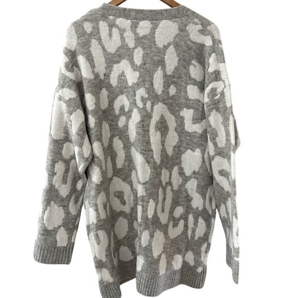 Very J Animal Print Button Down Cardigan Sweater Gray Size Large - Picture 3 of 10